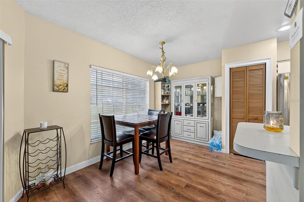 待售: $259,900 (3 贝兹, 2 浴室, 1358 平方英尺)