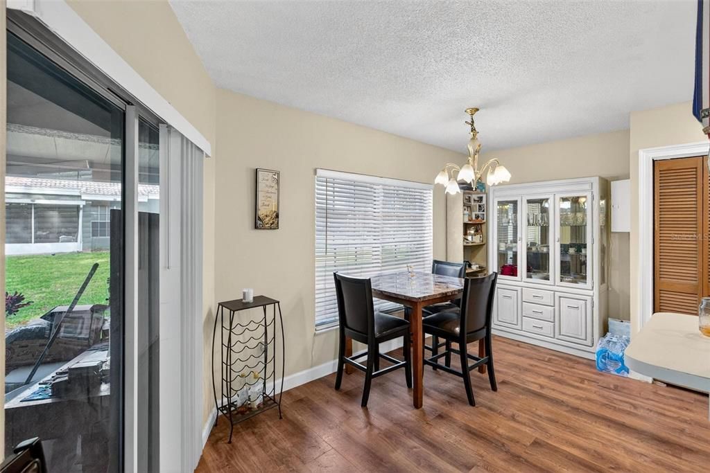 待售: $259,900 (3 贝兹, 2 浴室, 1358 平方英尺)