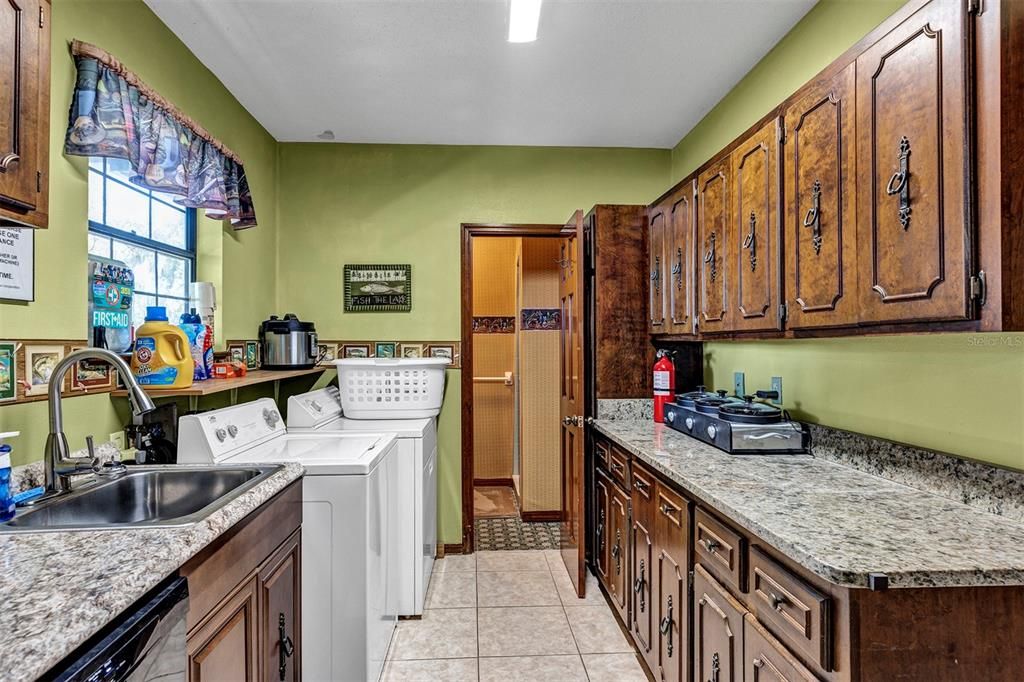 For Sale: $900,000 (4 beds, 4 baths, 4046 Square Feet)