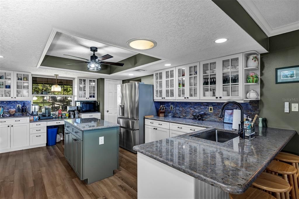 For Sale: $900,000 (4 beds, 4 baths, 4046 Square Feet)