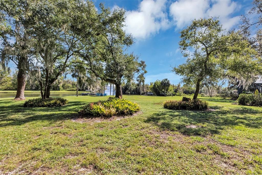 For Sale: $900,000 (4 beds, 4 baths, 4046 Square Feet)