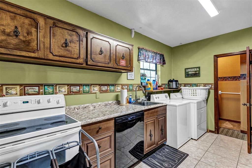 For Sale: $900,000 (4 beds, 4 baths, 4046 Square Feet)