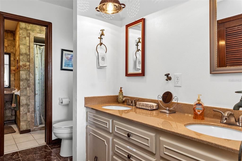 For Sale: $900,000 (4 beds, 4 baths, 4046 Square Feet)