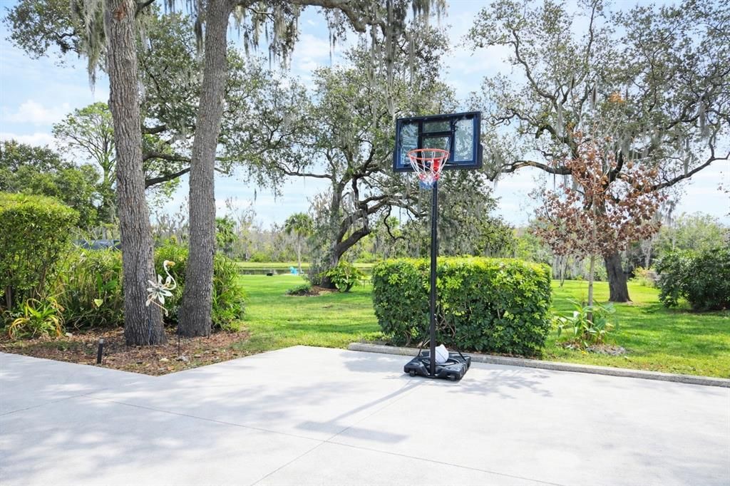For Sale: $900,000 (4 beds, 4 baths, 4046 Square Feet)