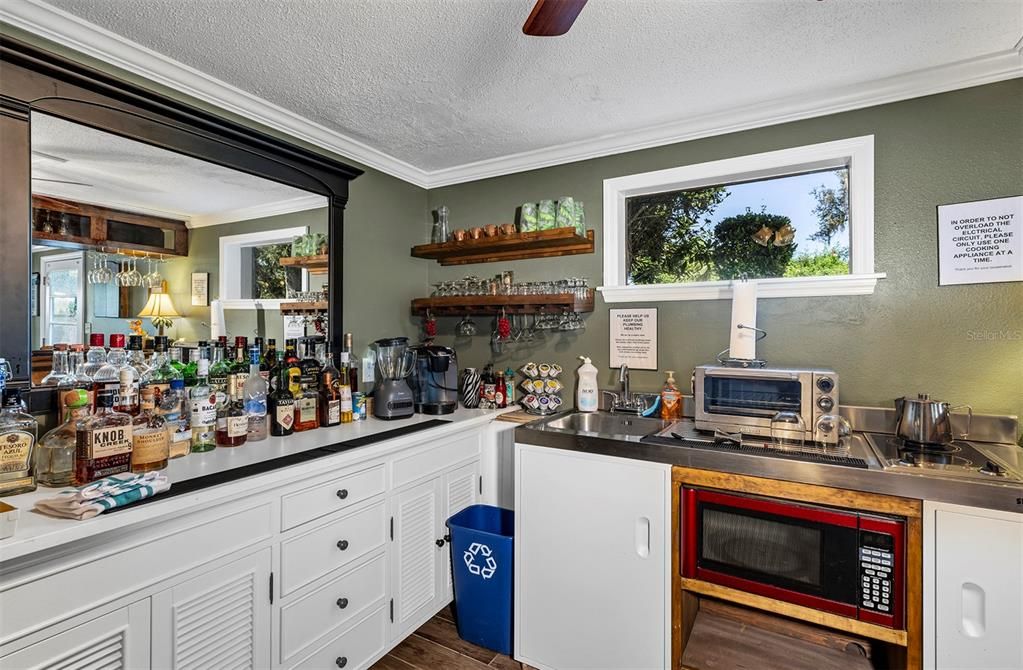 For Sale: $900,000 (4 beds, 4 baths, 4046 Square Feet)