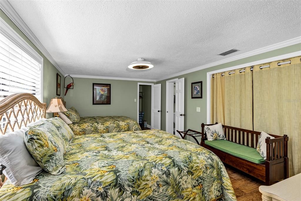 For Sale: $900,000 (4 beds, 4 baths, 4046 Square Feet)