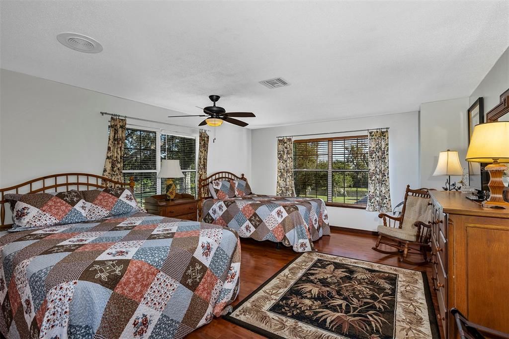 For Sale: $900,000 (4 beds, 4 baths, 4046 Square Feet)