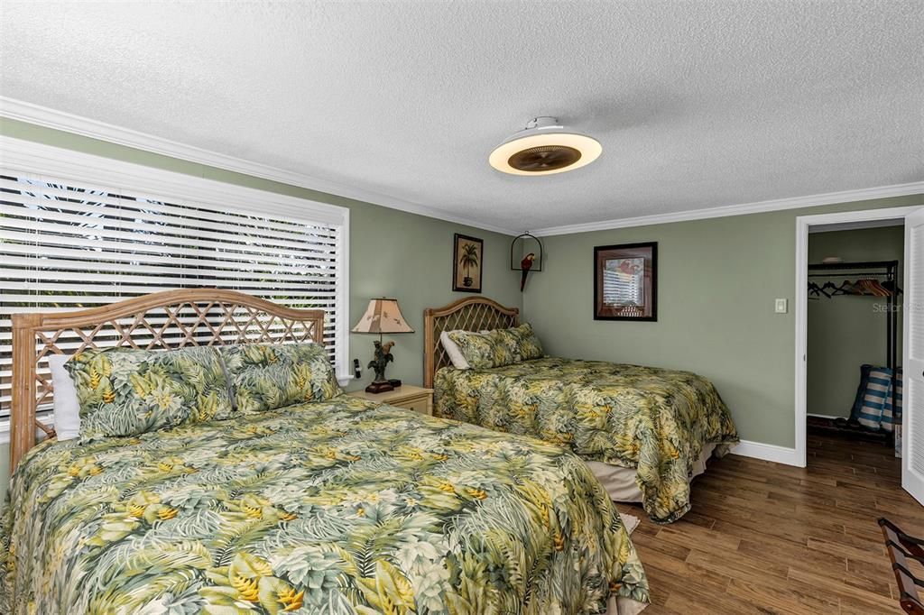 For Sale: $900,000 (4 beds, 4 baths, 4046 Square Feet)