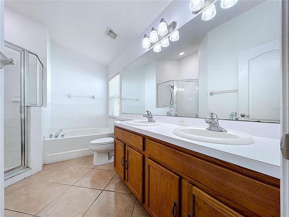 For Sale: $369,000 (4 beds, 3 baths, 1797 Square Feet)