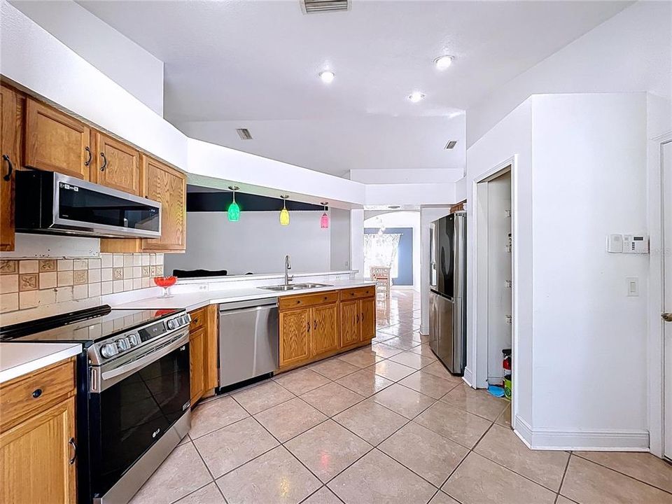 For Sale: $369,000 (4 beds, 3 baths, 1797 Square Feet)