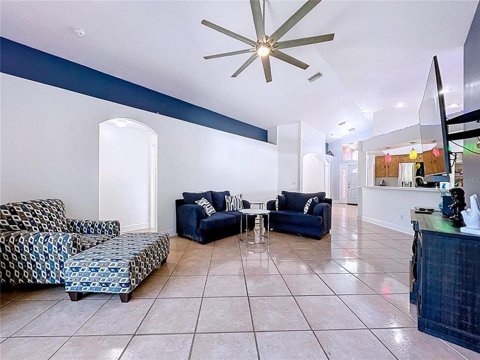 For Sale: $369,000 (4 beds, 3 baths, 1797 Square Feet)