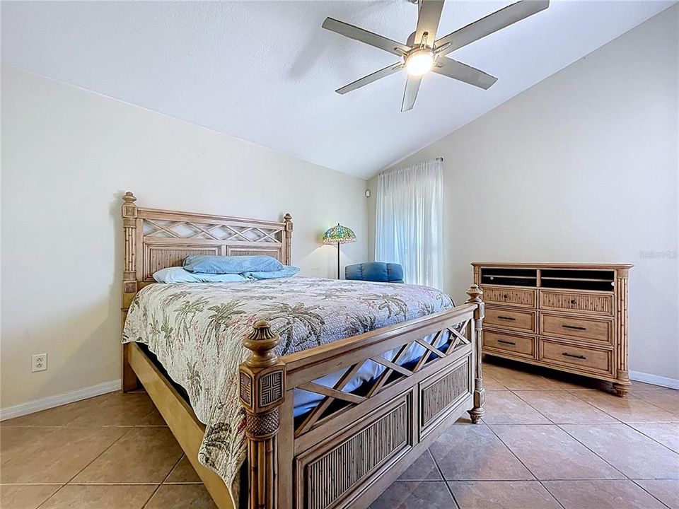 For Sale: $369,000 (4 beds, 3 baths, 1797 Square Feet)