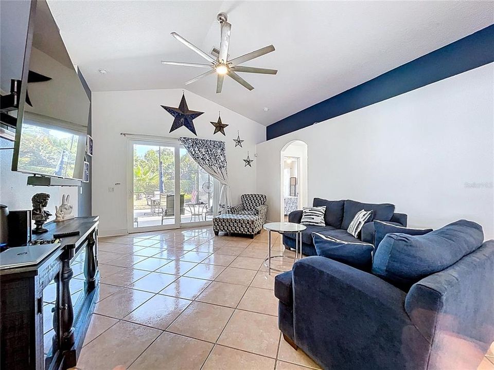 For Sale: $369,000 (4 beds, 3 baths, 1797 Square Feet)