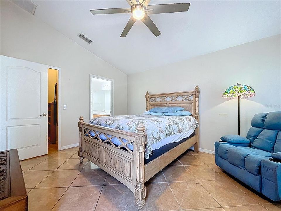 For Sale: $369,000 (4 beds, 3 baths, 1797 Square Feet)