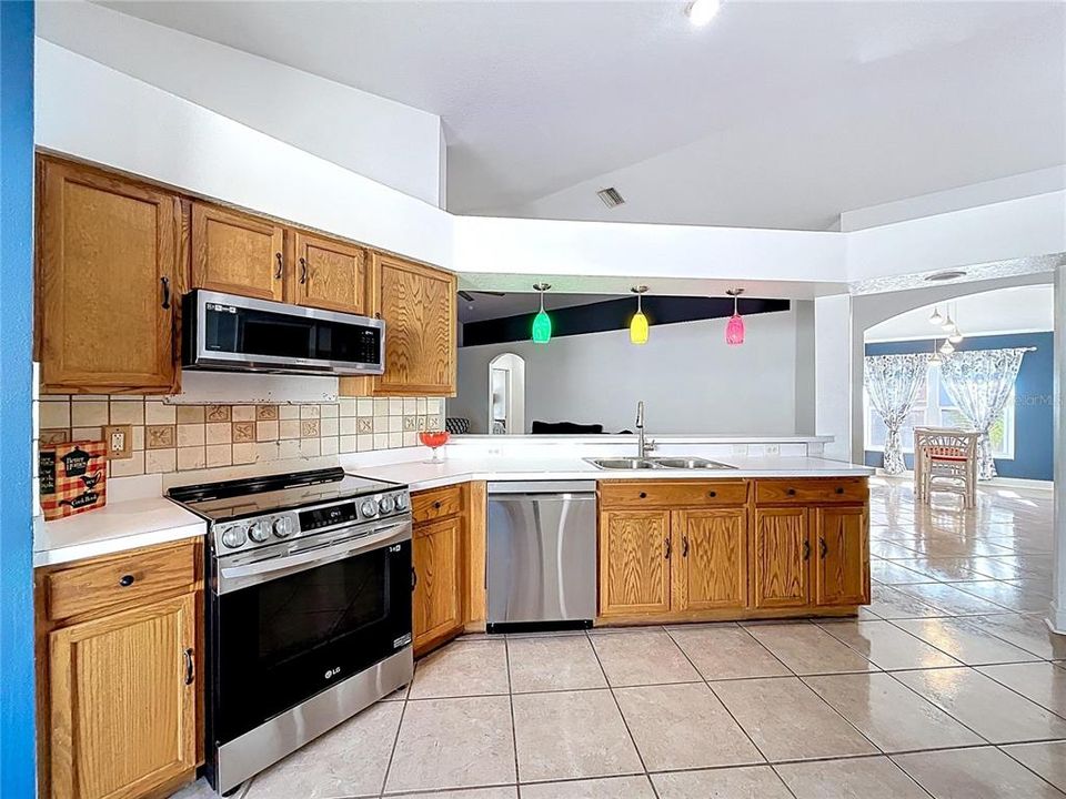 For Sale: $369,000 (4 beds, 3 baths, 1797 Square Feet)