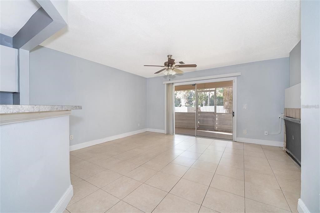 В аренду: $1,600 (2 спален, 2 ванн, 1270 Квадратных фут)