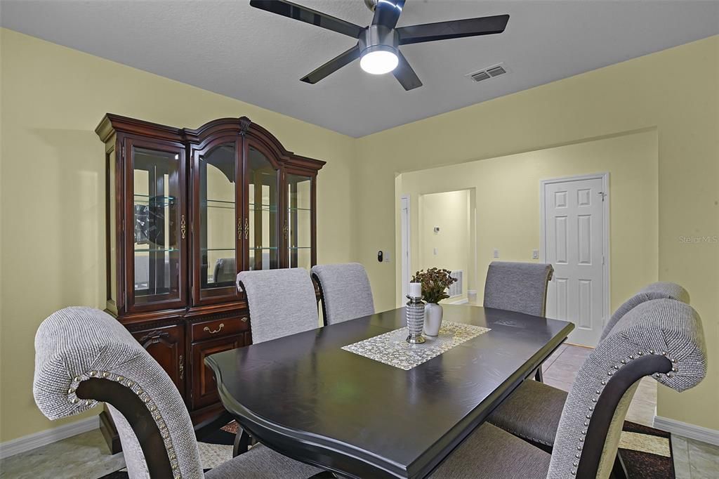 待售: $465,000 (4 贝兹, 2 浴室, 1872 平方英尺)