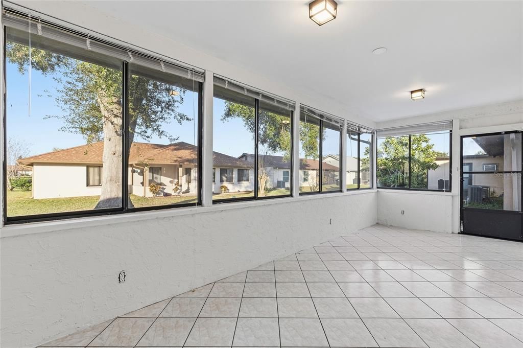 For Sale: $450,000 (3 beds, 2 baths, 1612 Square Feet)