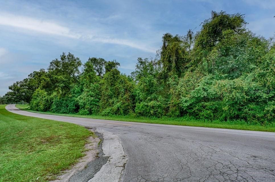 待售: $599,900 (3.73 acres)