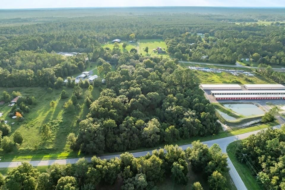 待售: $599,900 (3.73 acres)