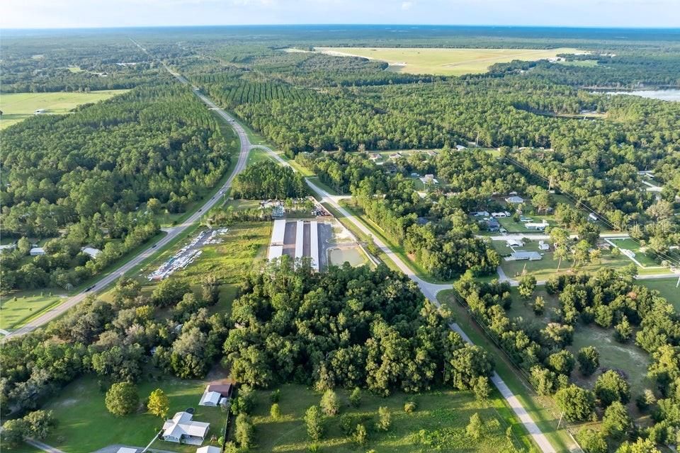 待售: $599,900 (3.73 acres)