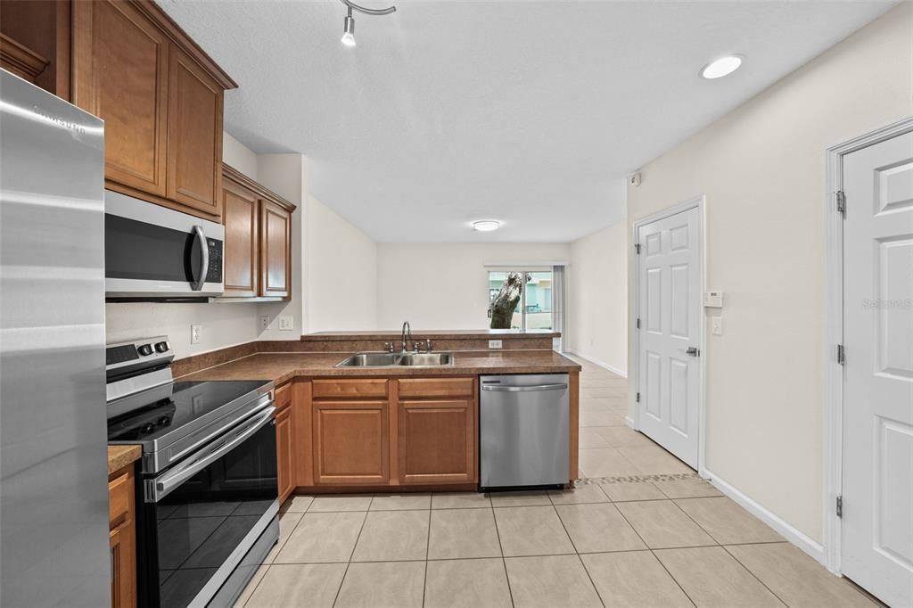 В аренду: $1,995 (3 спален, 2 ванн, 1420 Квадратных фут)