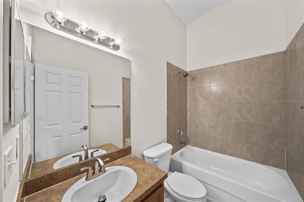 В аренду: $1,995 (3 спален, 2 ванн, 1420 Квадратных фут)