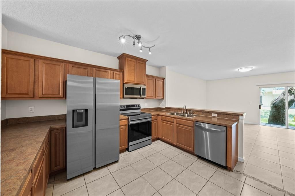 В аренду: $1,995 (3 спален, 2 ванн, 1420 Квадратных фут)