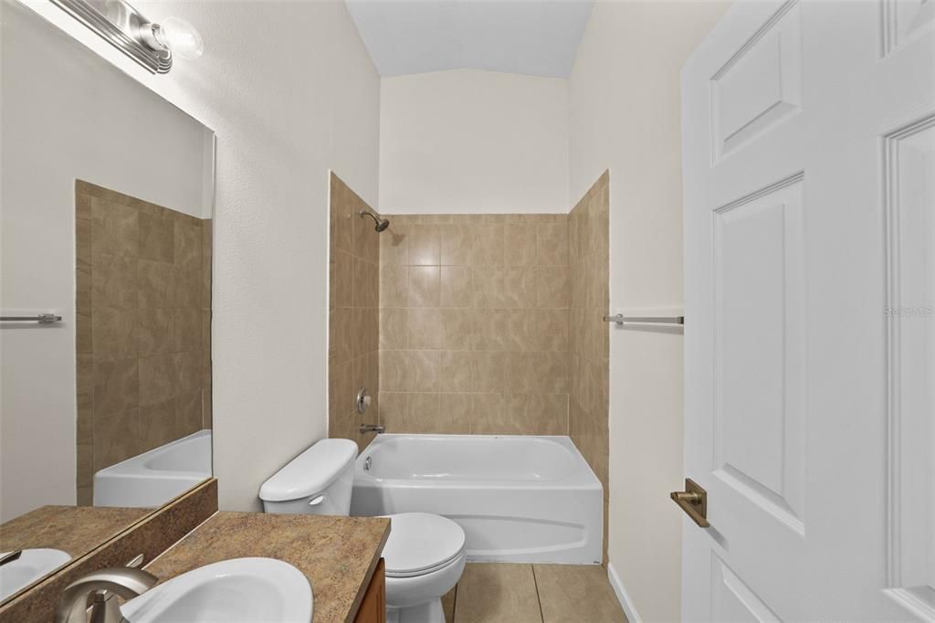 В аренду: $1,995 (3 спален, 2 ванн, 1420 Квадратных фут)