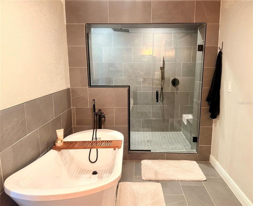 For Sale: $675,999 (3 beds, 2 baths, 2449 Square Feet)