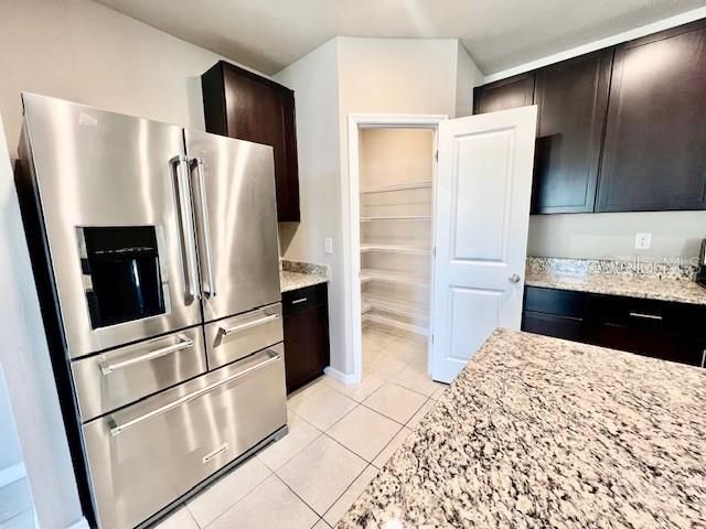 En Renta: $2,350 (3 camas, 2 baños, 1840 Pies cuadrados)