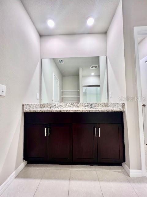 En Renta: $2,350 (3 camas, 2 baños, 1840 Pies cuadrados)