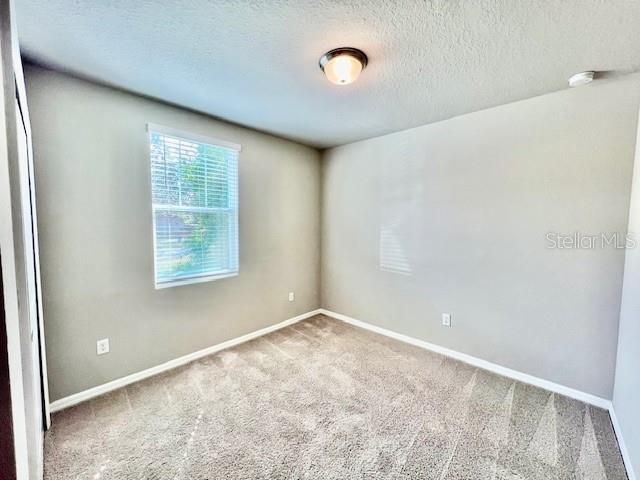 En Renta: $2,350 (3 camas, 2 baños, 1840 Pies cuadrados)