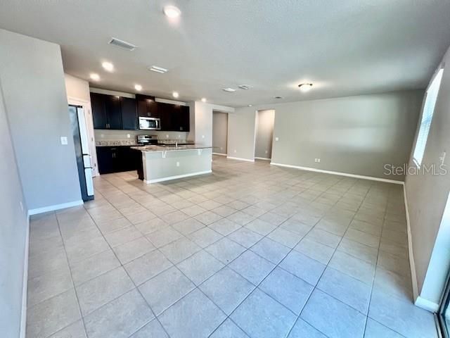 En Renta: $2,350 (3 camas, 2 baños, 1840 Pies cuadrados)