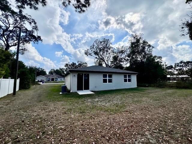 En Renta: $2,350 (3 camas, 2 baños, 1840 Pies cuadrados)