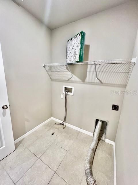 En Renta: $2,350 (3 camas, 2 baños, 1840 Pies cuadrados)