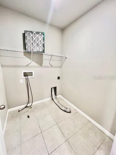 En Renta: $2,350 (3 camas, 2 baños, 1840 Pies cuadrados)