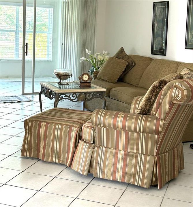 For Sale: $299,999 (2 beds, 2 baths, 1552 Square Feet)