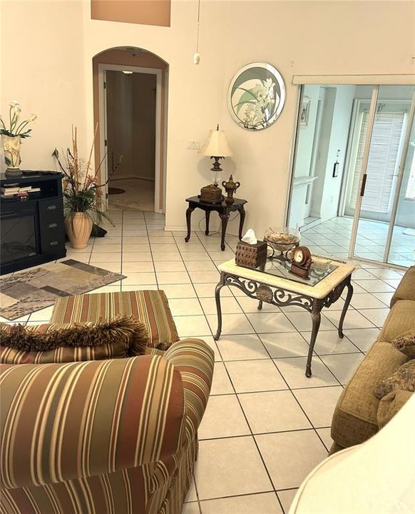 For Sale: $299,999 (2 beds, 2 baths, 1552 Square Feet)