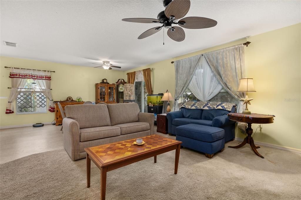 待售: $335,000 (4 贝兹, 2 浴室, 1647 平方英尺)