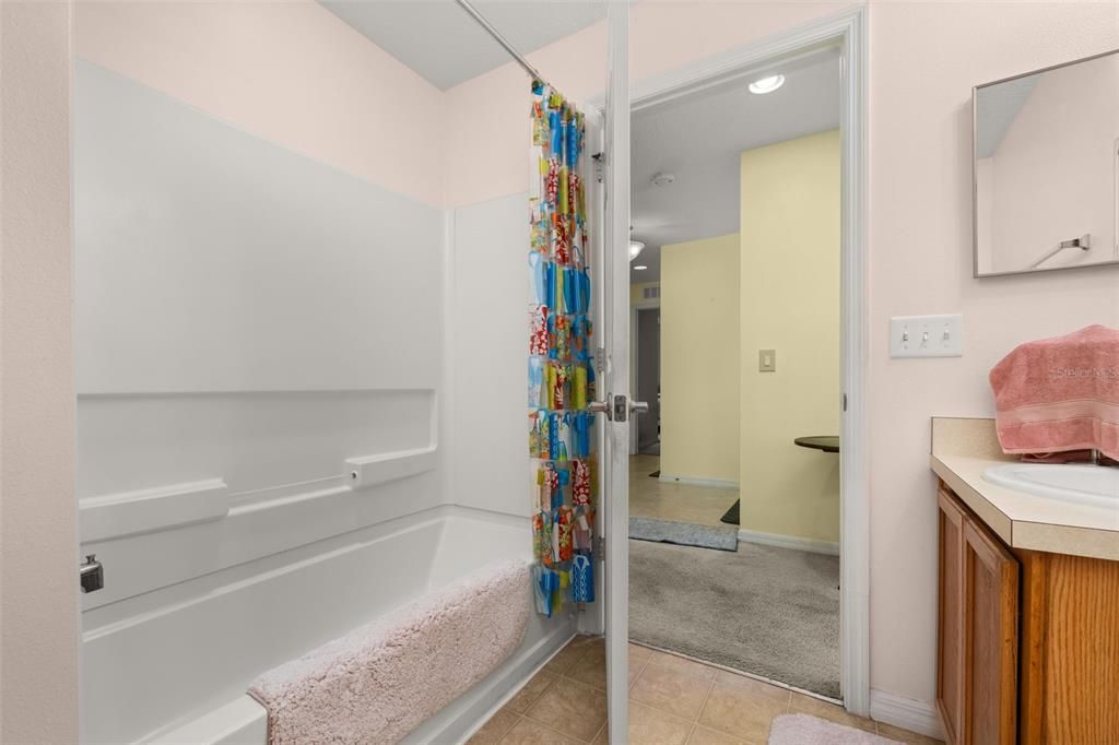 待售: $335,000 (4 贝兹, 2 浴室, 1647 平方英尺)