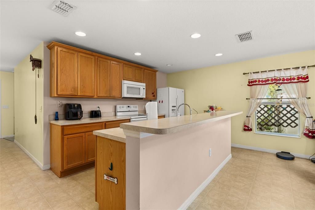 待售: $335,000 (4 贝兹, 2 浴室, 1647 平方英尺)