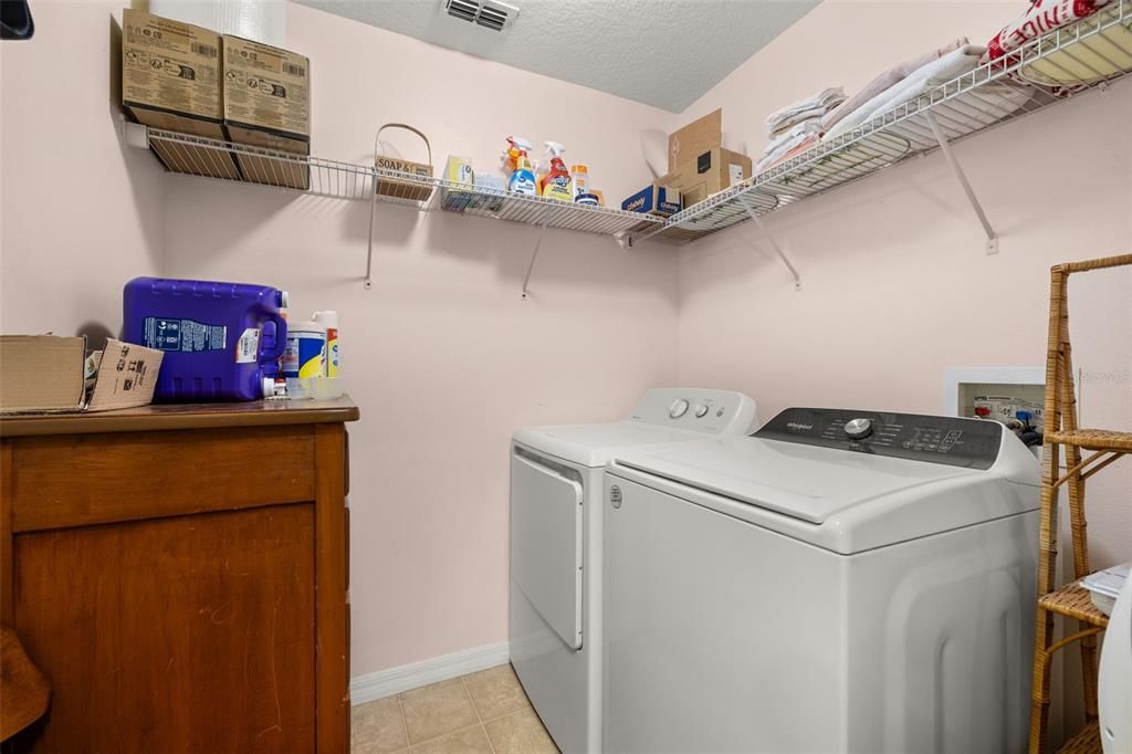 待售: $335,000 (4 贝兹, 2 浴室, 1647 平方英尺)