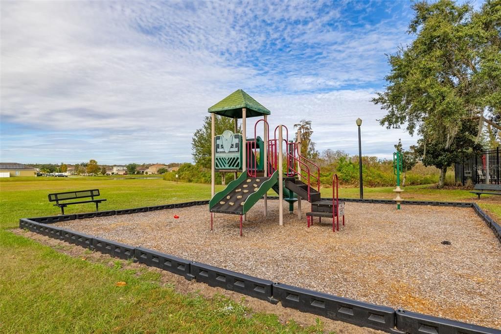 待售: $335,000 (4 贝兹, 2 浴室, 1647 平方英尺)