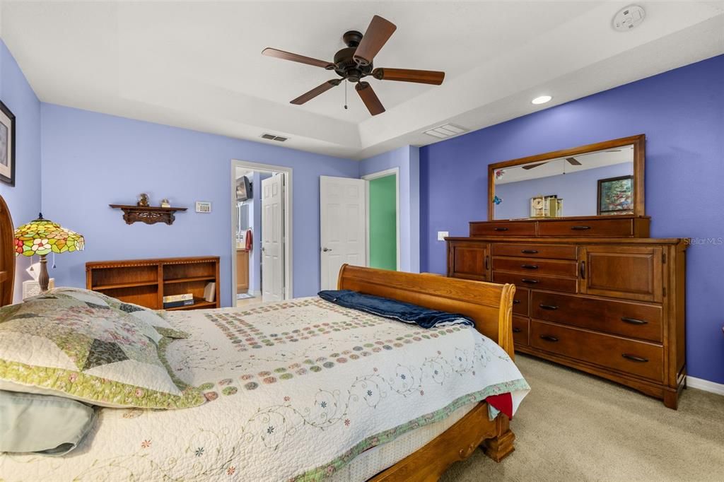 待售: $335,000 (4 贝兹, 2 浴室, 1647 平方英尺)