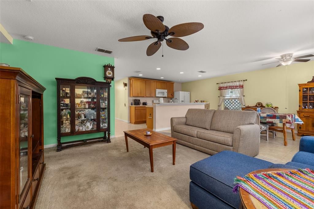 待售: $335,000 (4 贝兹, 2 浴室, 1647 平方英尺)