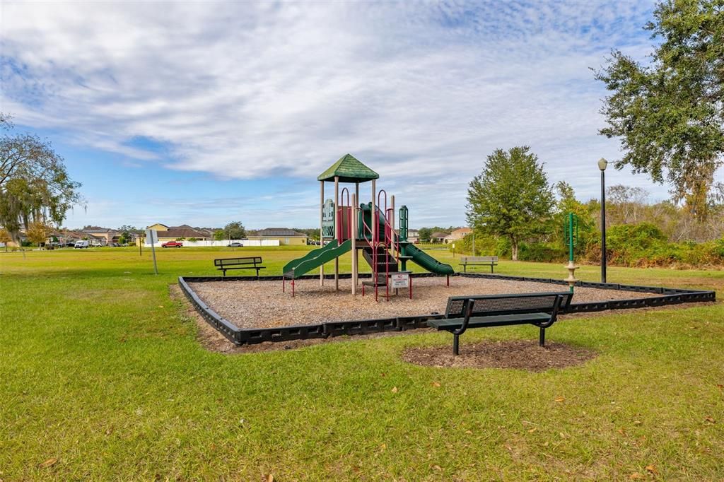 待售: $335,000 (4 贝兹, 2 浴室, 1647 平方英尺)