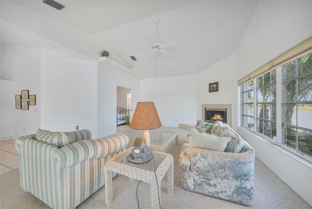 待售: $450,000 (3 贝兹, 2 浴室, 2347 平方英尺)