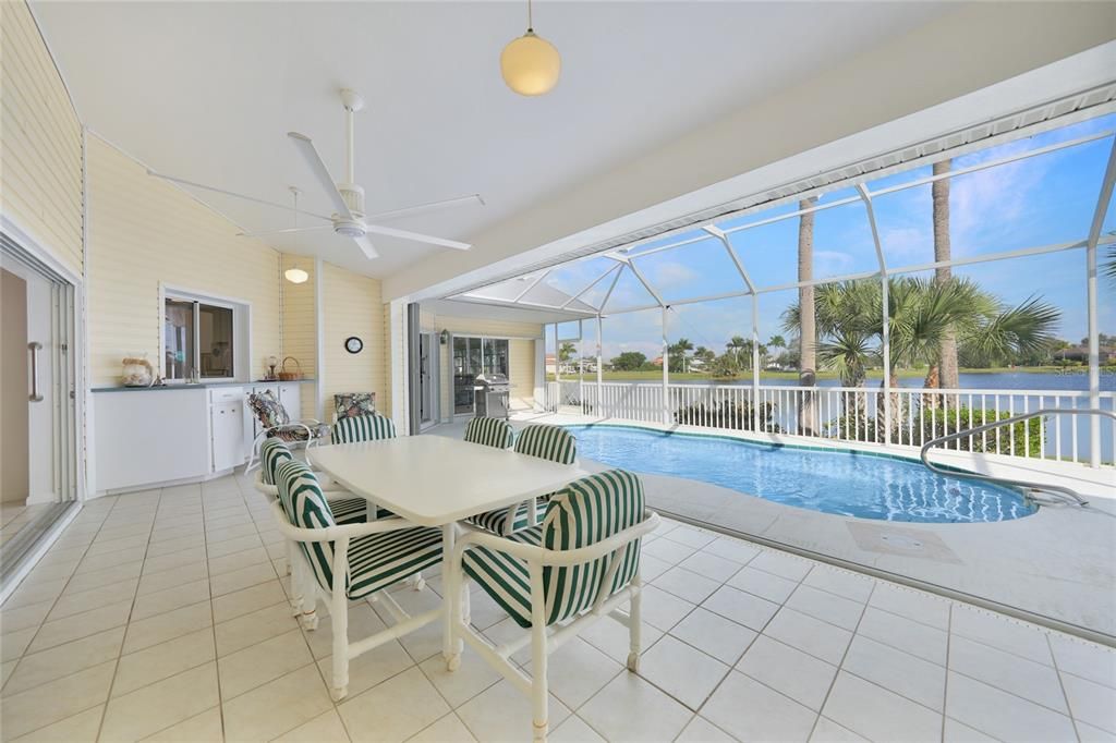 待售: $450,000 (3 贝兹, 2 浴室, 2347 平方英尺)