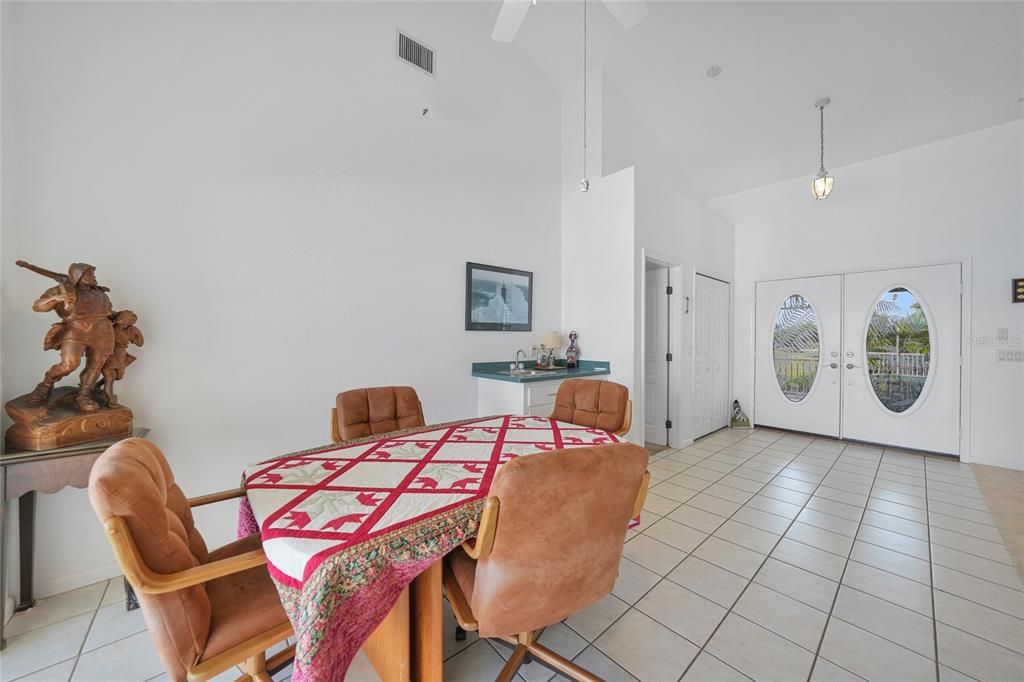 待售: $450,000 (3 贝兹, 2 浴室, 2347 平方英尺)